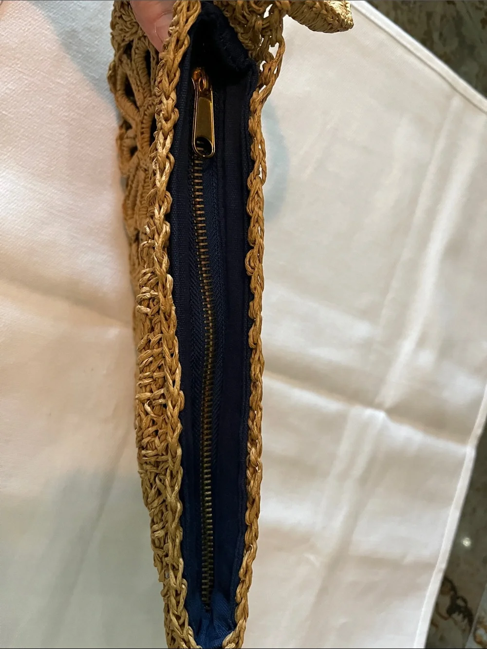 Mud Pie Woven Straw Daisy Cutout Wristlet Clutch in Natural Blue lining Summer